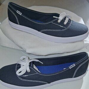 NWOT Keds Mini Slip On Sneakers Womens Navy Blue and White 6.5 Softerra